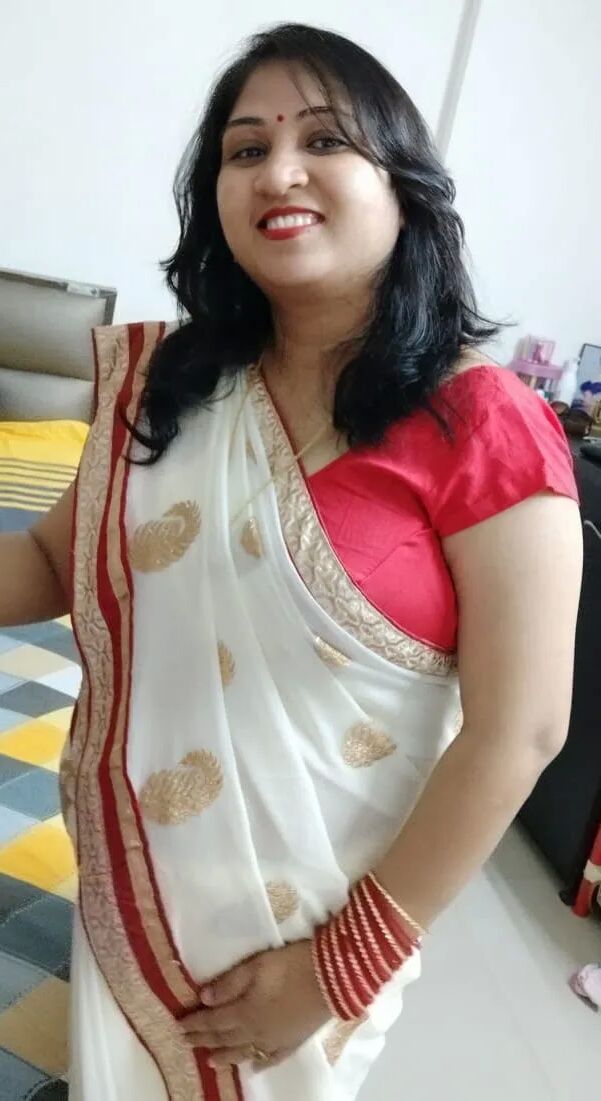 Desi bhabhi shweta - 29 Pics