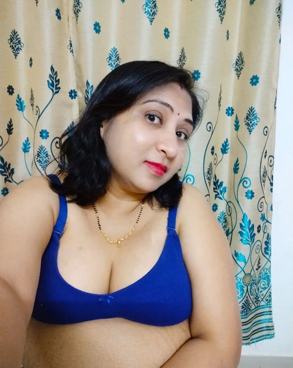 Desi bhabhi shweta - 29 Pics