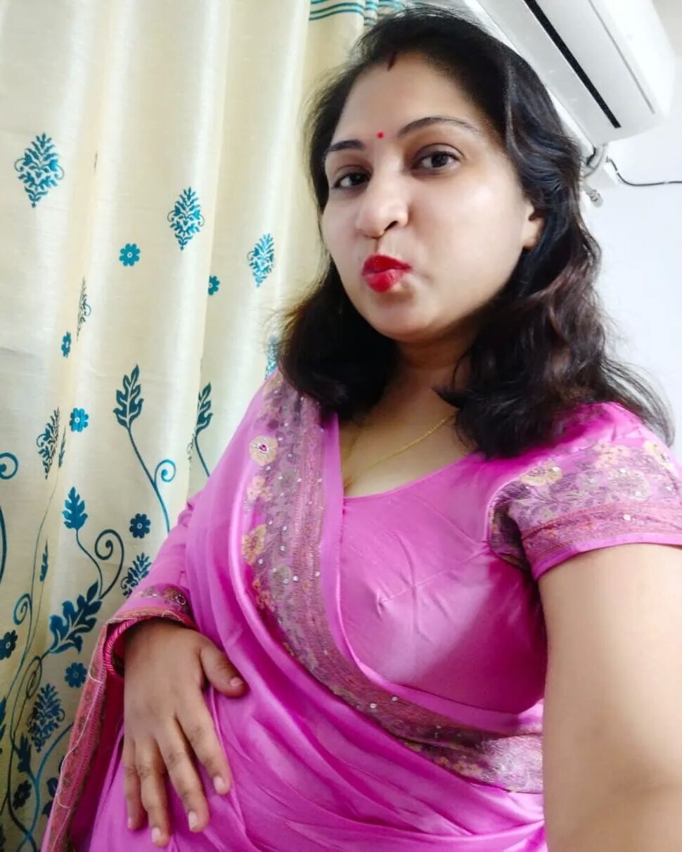 Desi bhabhi shweta - 29 Pics