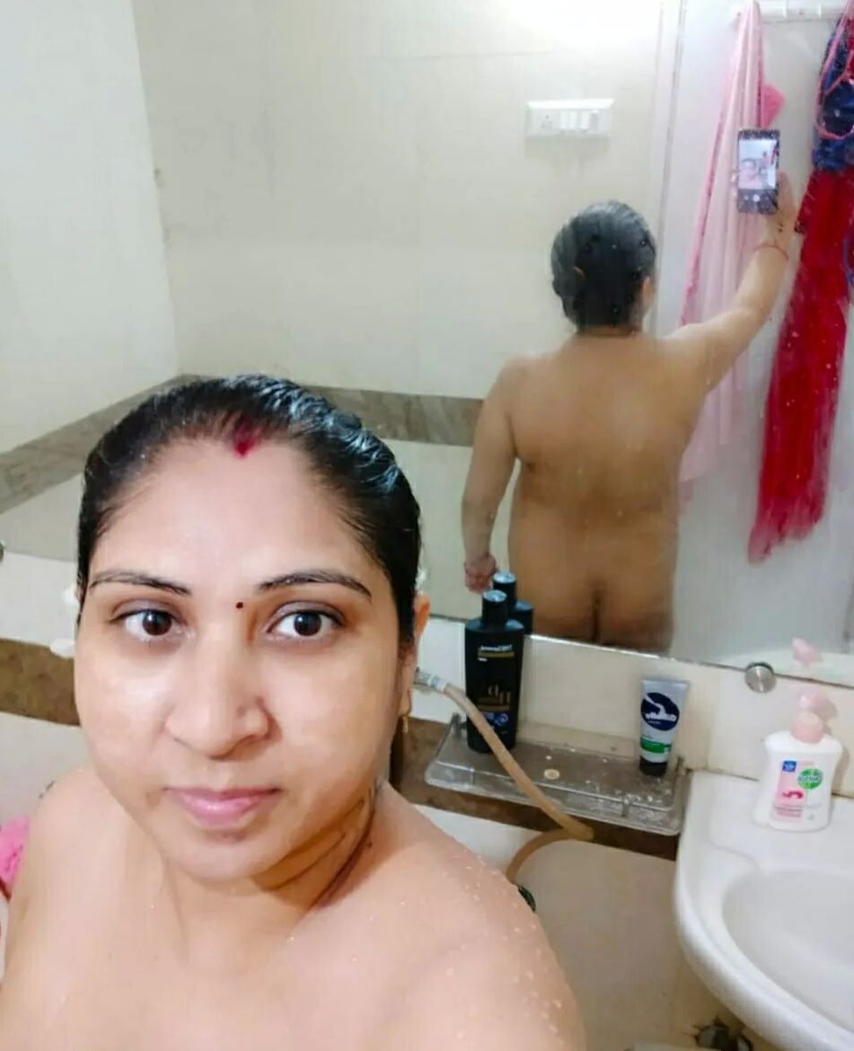 Desi bhabhi shweta - 29 Pics