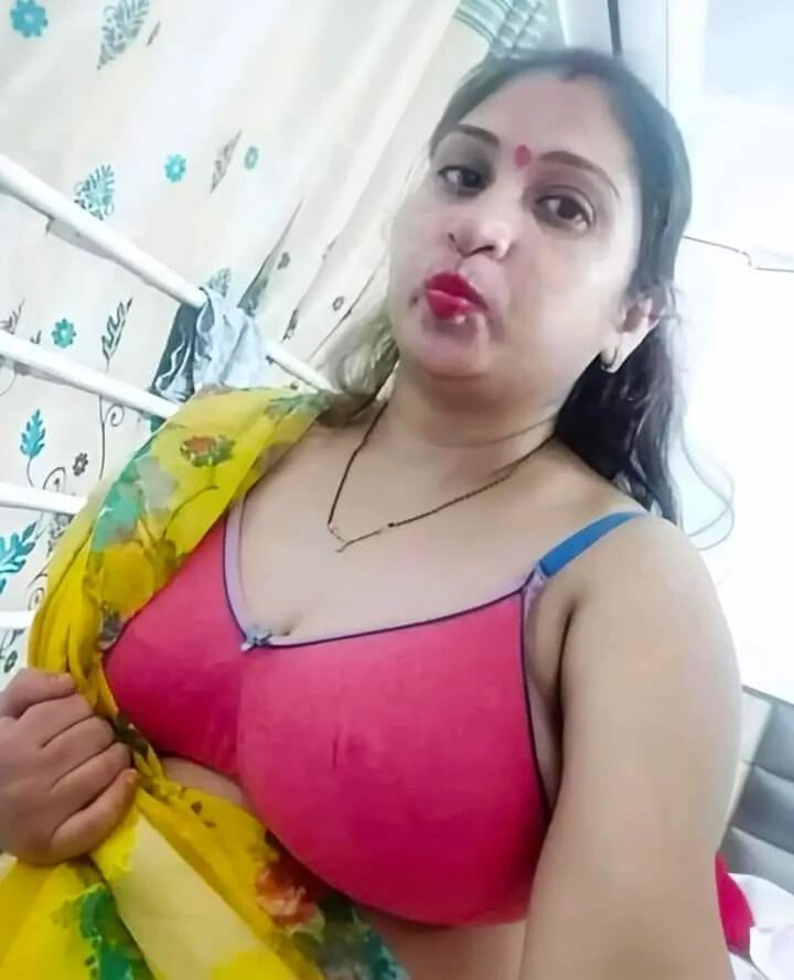 Desi bhabhi shweta - 29 Pics