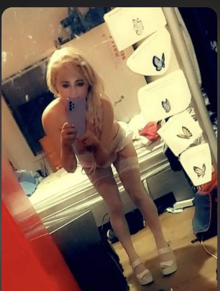 Dress up and down - 13 Pics