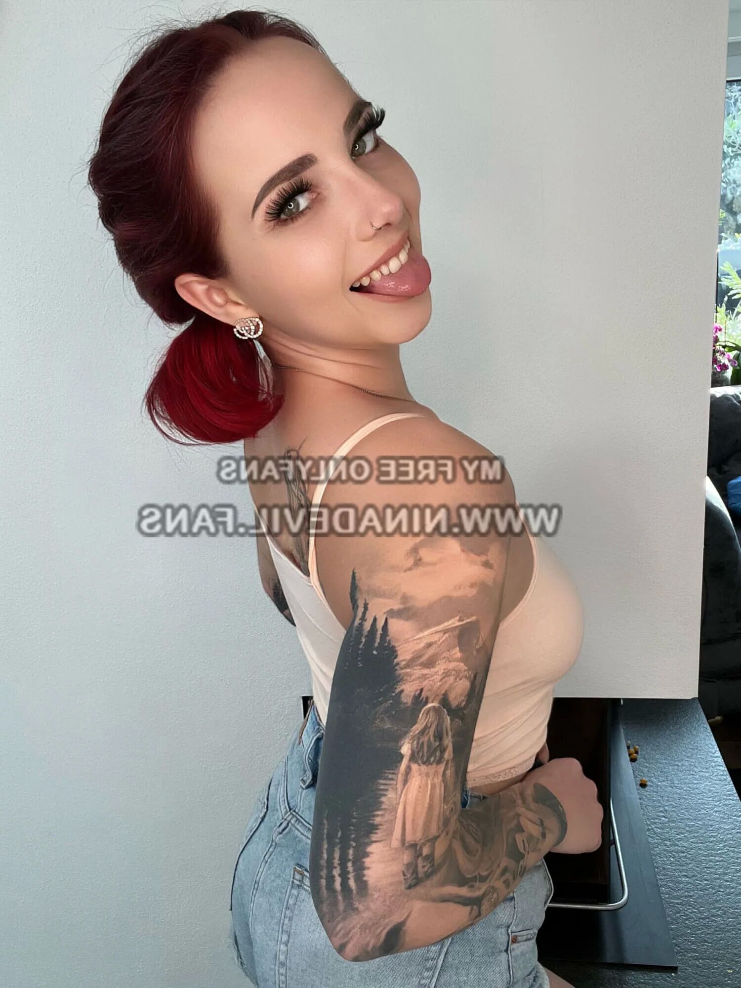 Housewife is waiting for you - 5 Pics