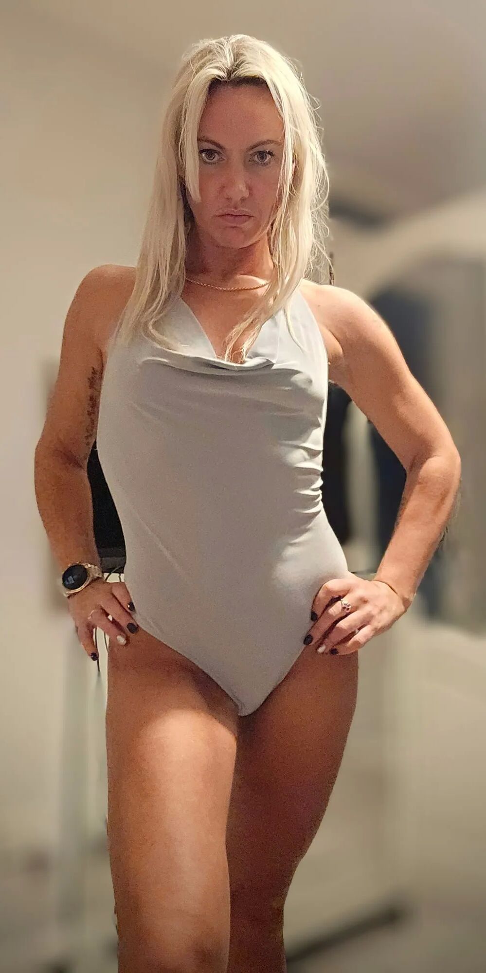 Amateur Blonde milf teases - 14 Pics