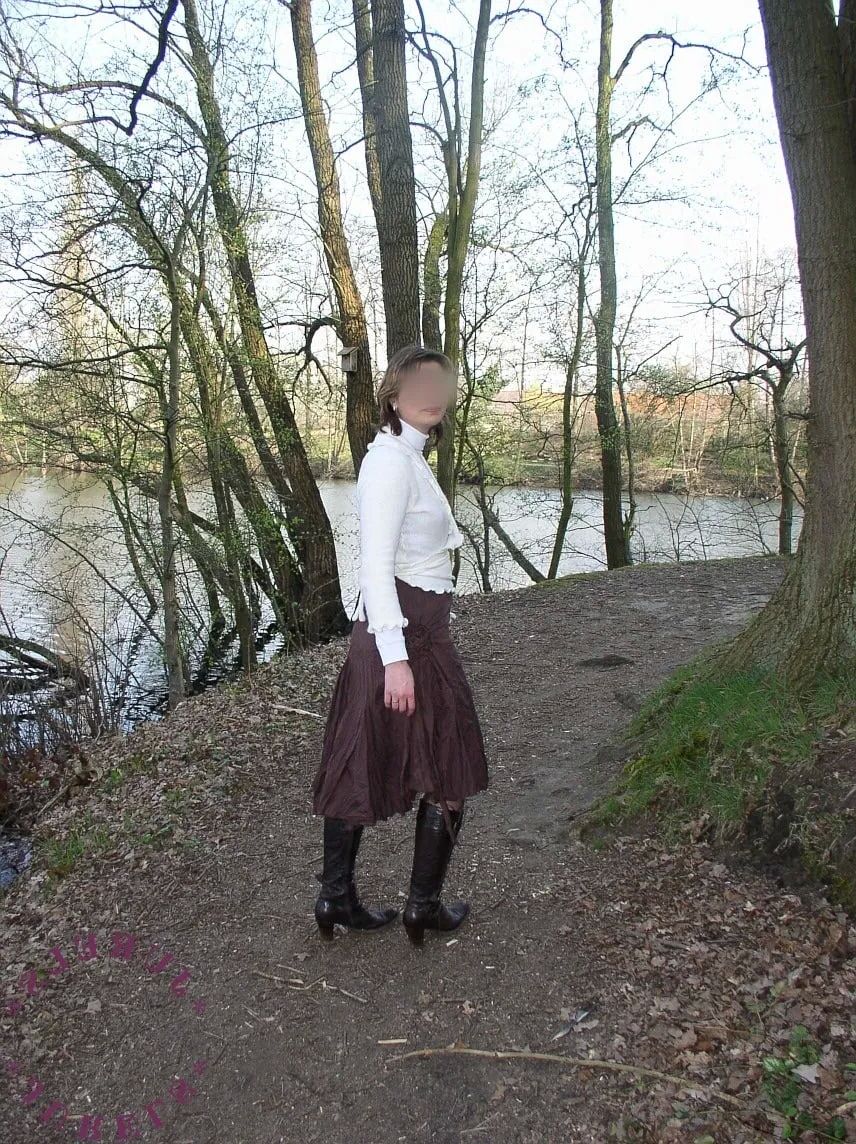 Flashing in the park and sucking at home - 34 Pics
