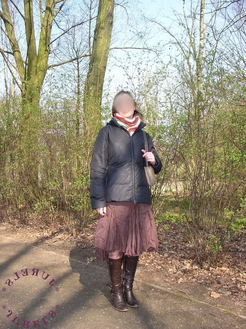 Flashing in the park and sucking at home - 34 Pics
