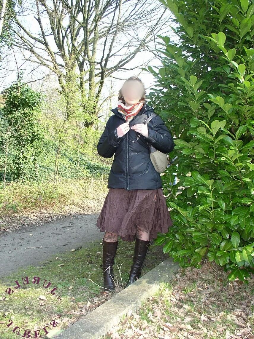 Flashing in the park and sucking at home - 34 Pics