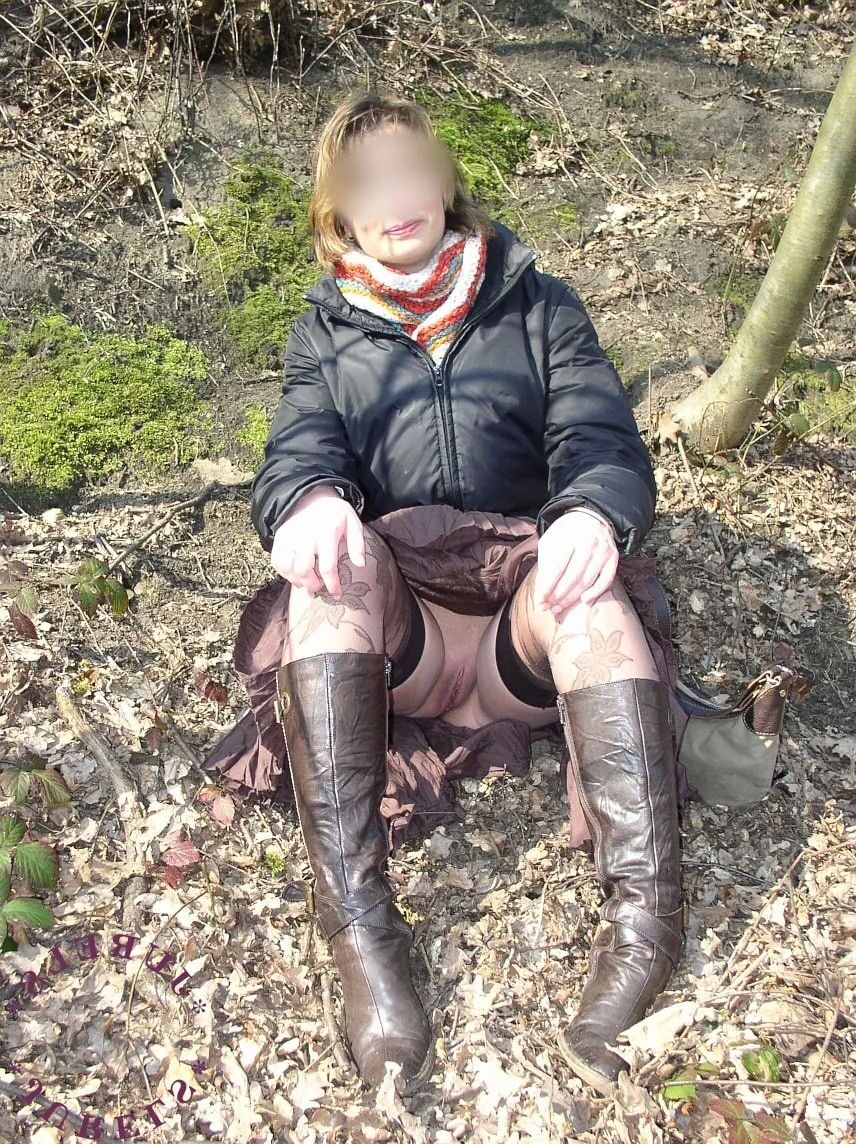 Flashing in the park and sucking at home - 34 Pics
