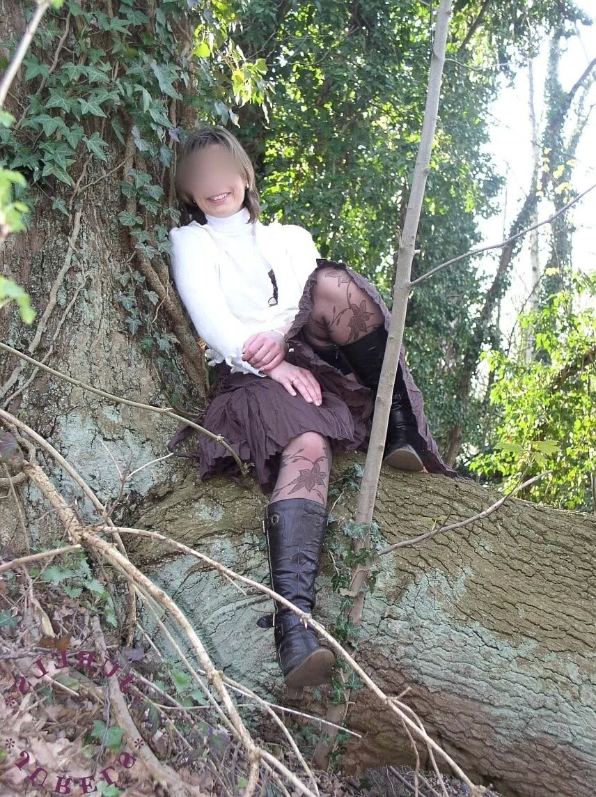 Flashing in the park and sucking at home - 34 Pics