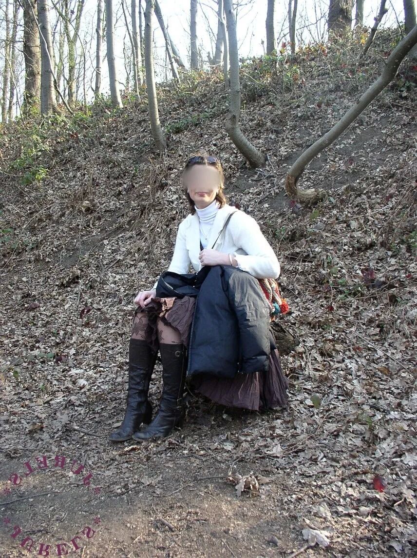 Flashing in the park and sucking at home - 34 Pics