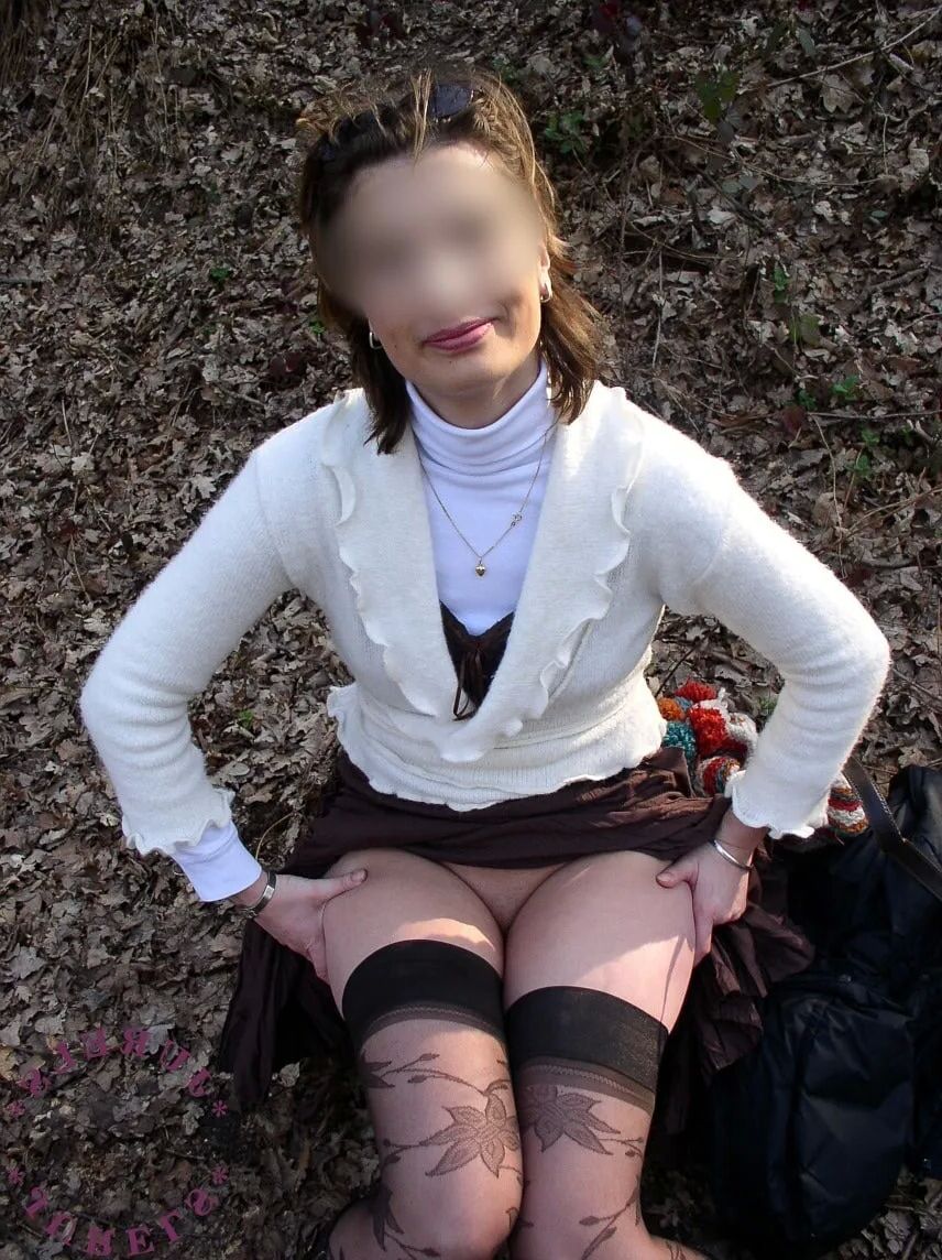 Flashing in the park and sucking at home - 34 Pics
