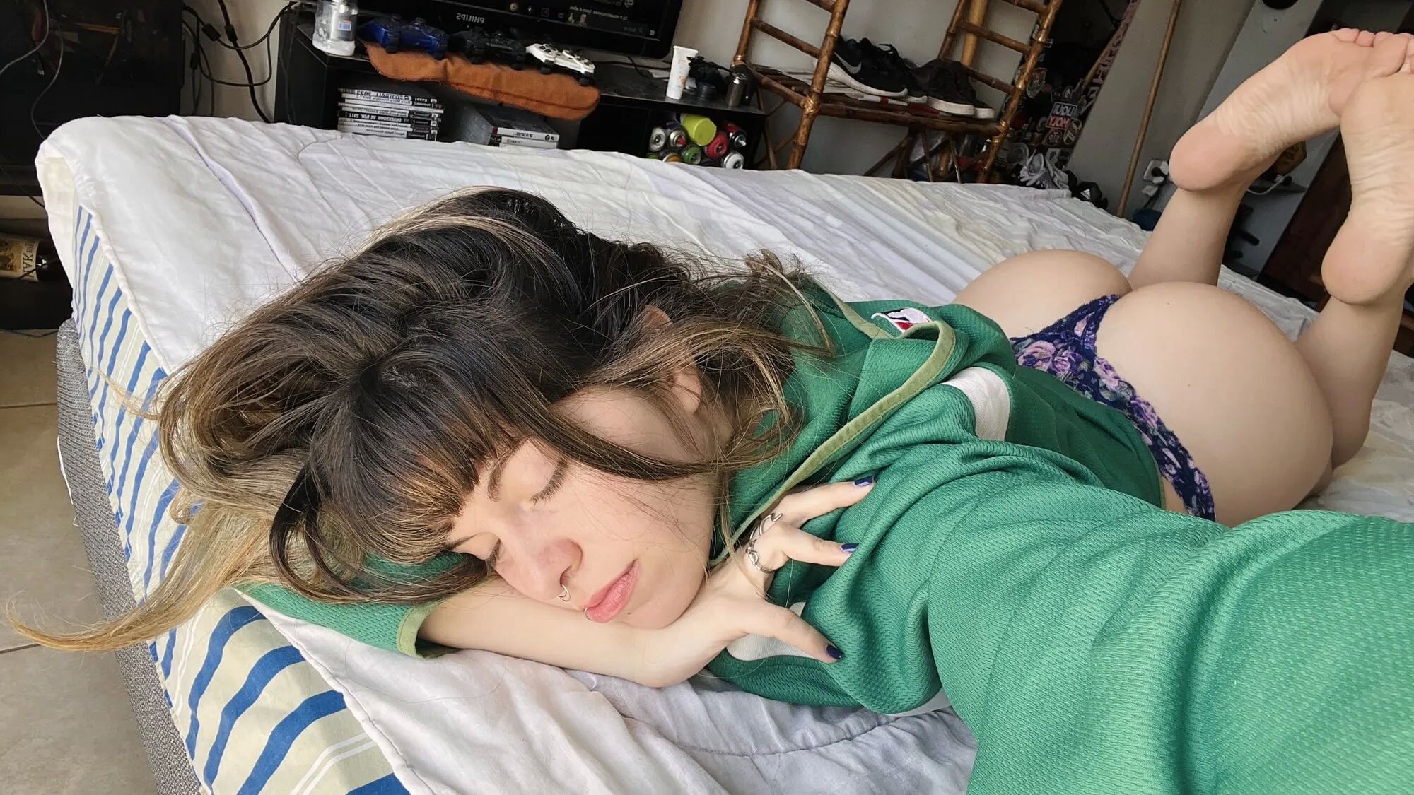 Wearing green for good luck - 9 Pics