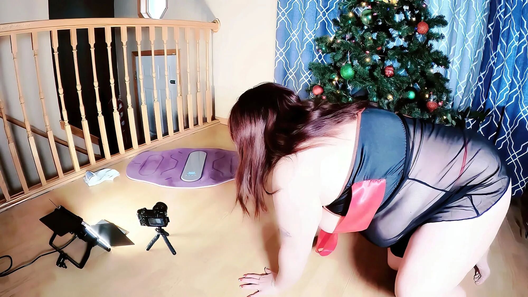 Sexy BBW Unwraps Herself and Santa's Dick for XXXMas - 38 Pics