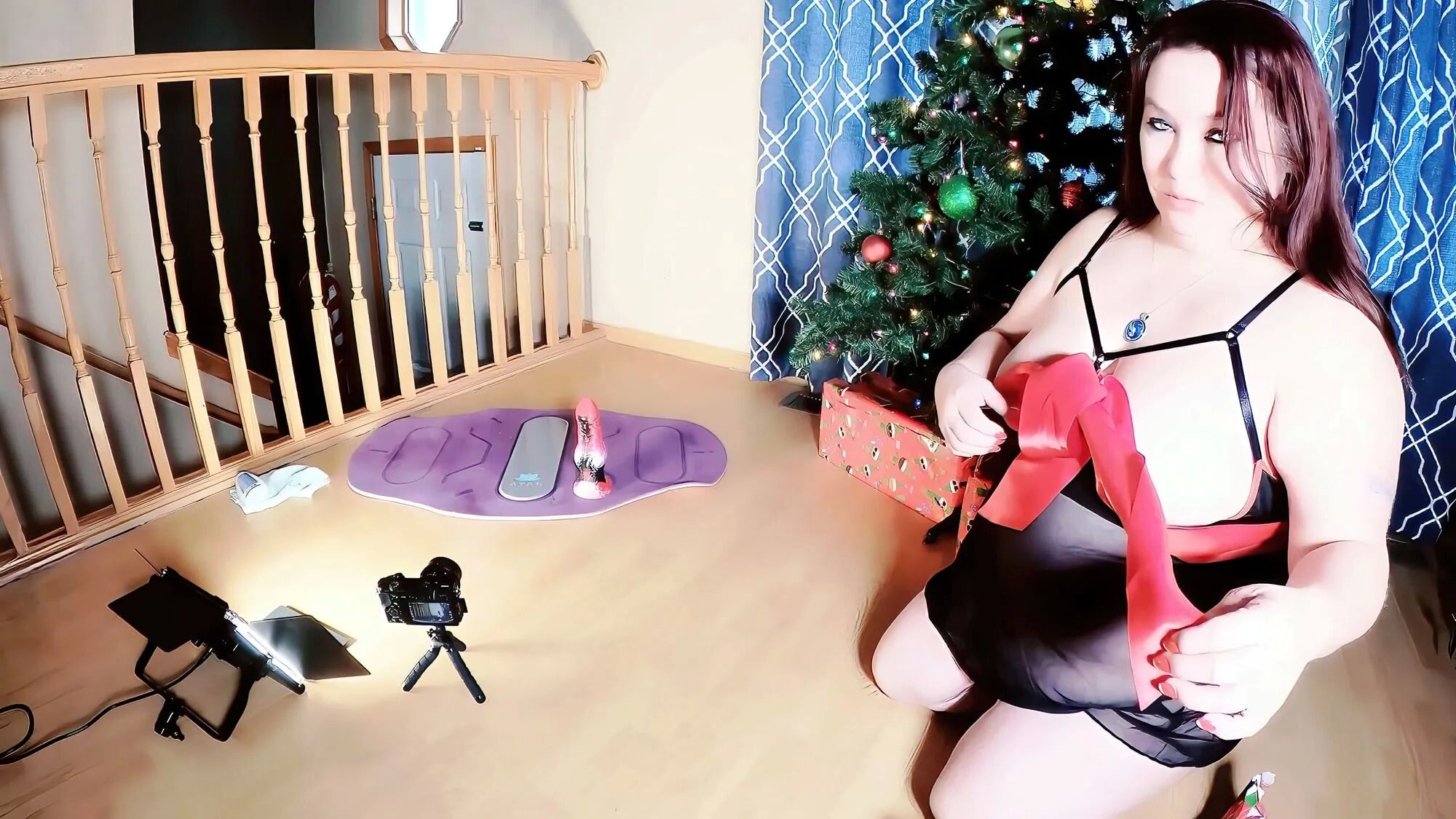 Sexy BBW Unwraps Herself and Santa's Dick for XXXMas - 38 Pics