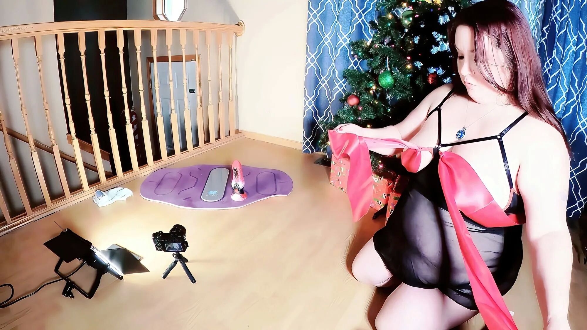 Sexy BBW Unwraps Herself and Santa's Dick for XXXMas - 38 Pics