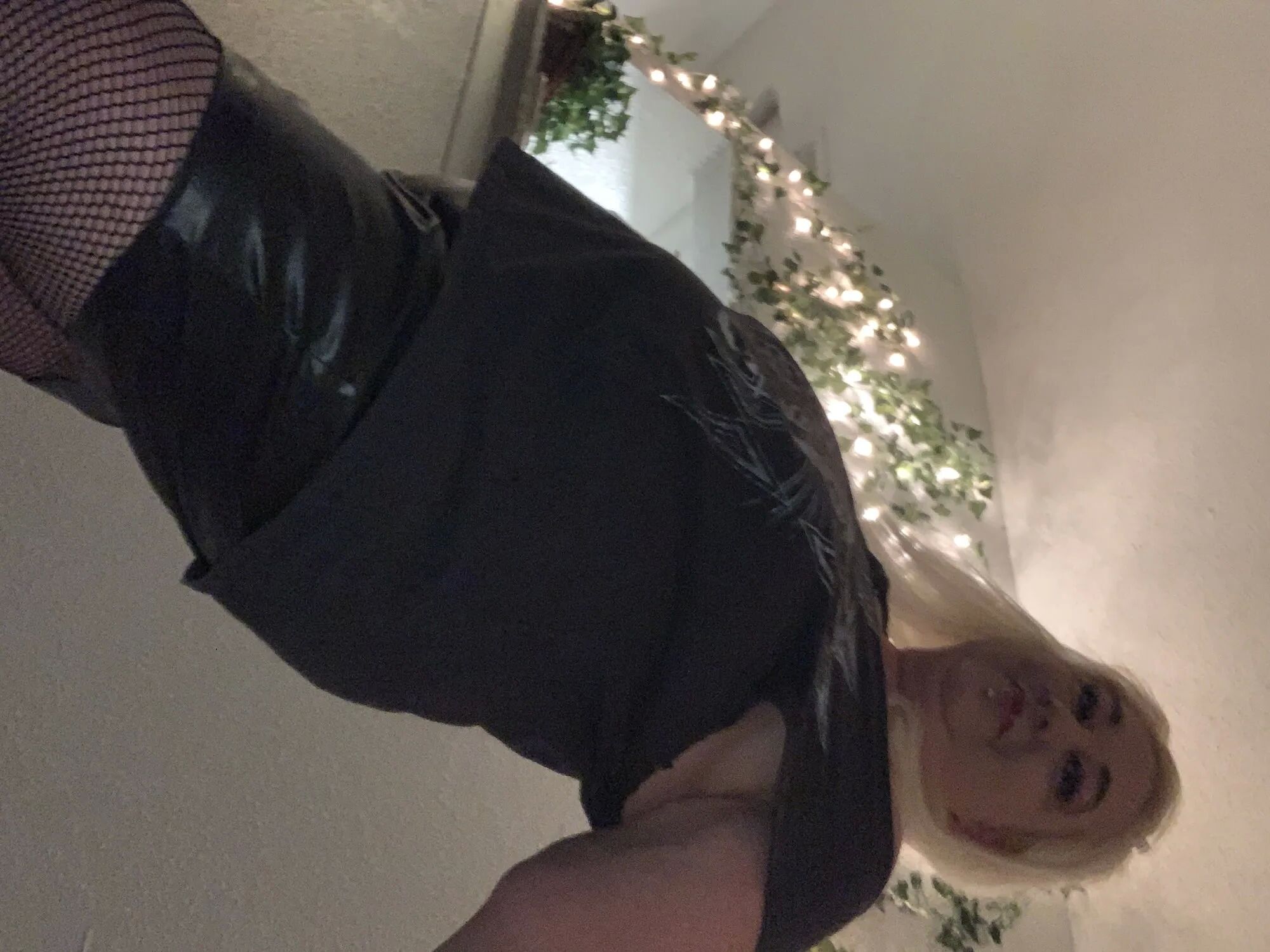 Horny hot step mom teachers how to masturbate - 17 Pics
