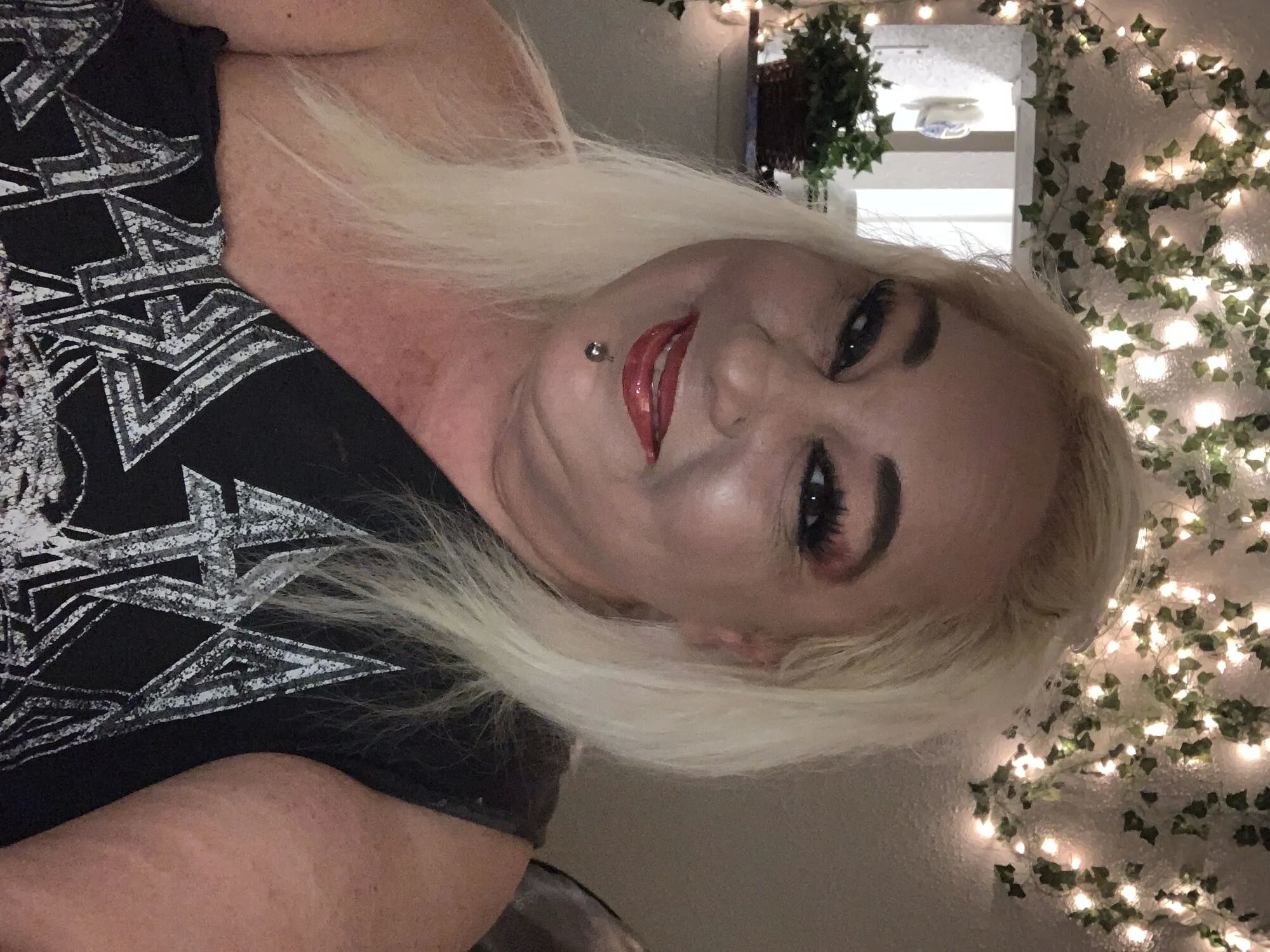 Horny hot step mom teachers how to masturbate - 17 Pics