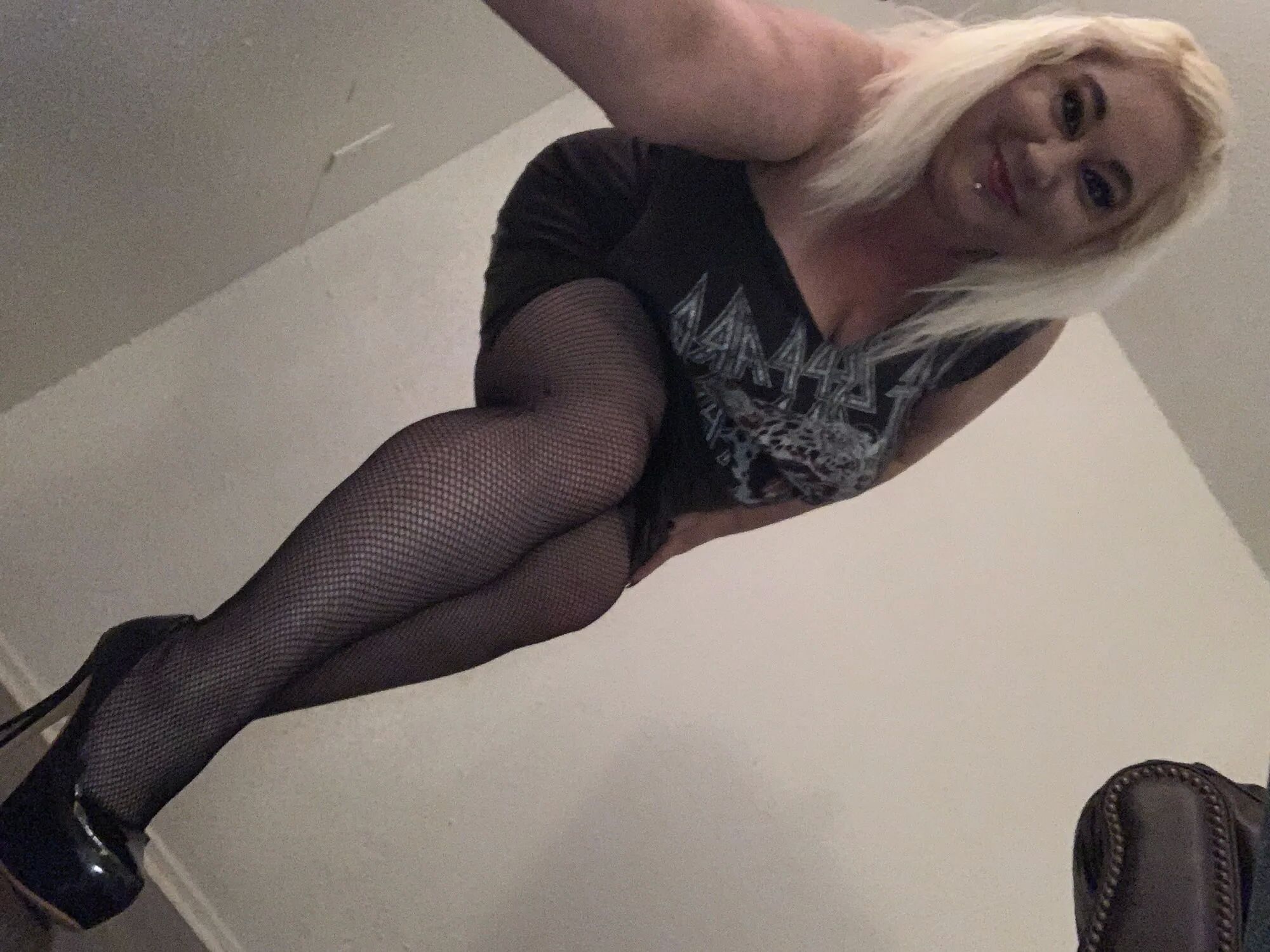 Horny hot step mom teachers how to masturbate - 17 Pics