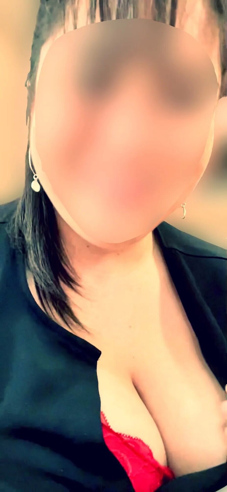 Just Rach’s Cleavage - 12 Pics