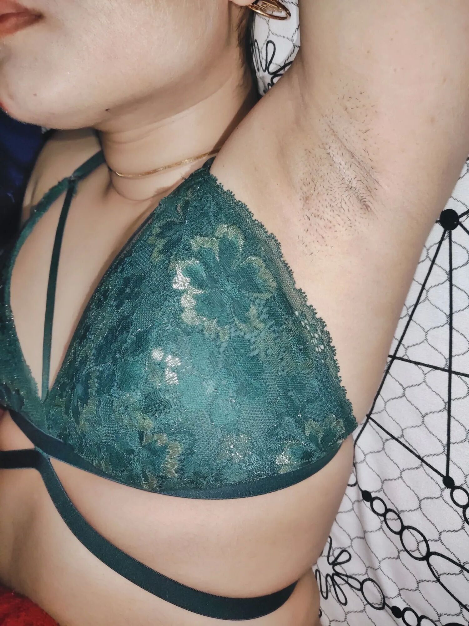 My Armpits in green bra - 12 Pics