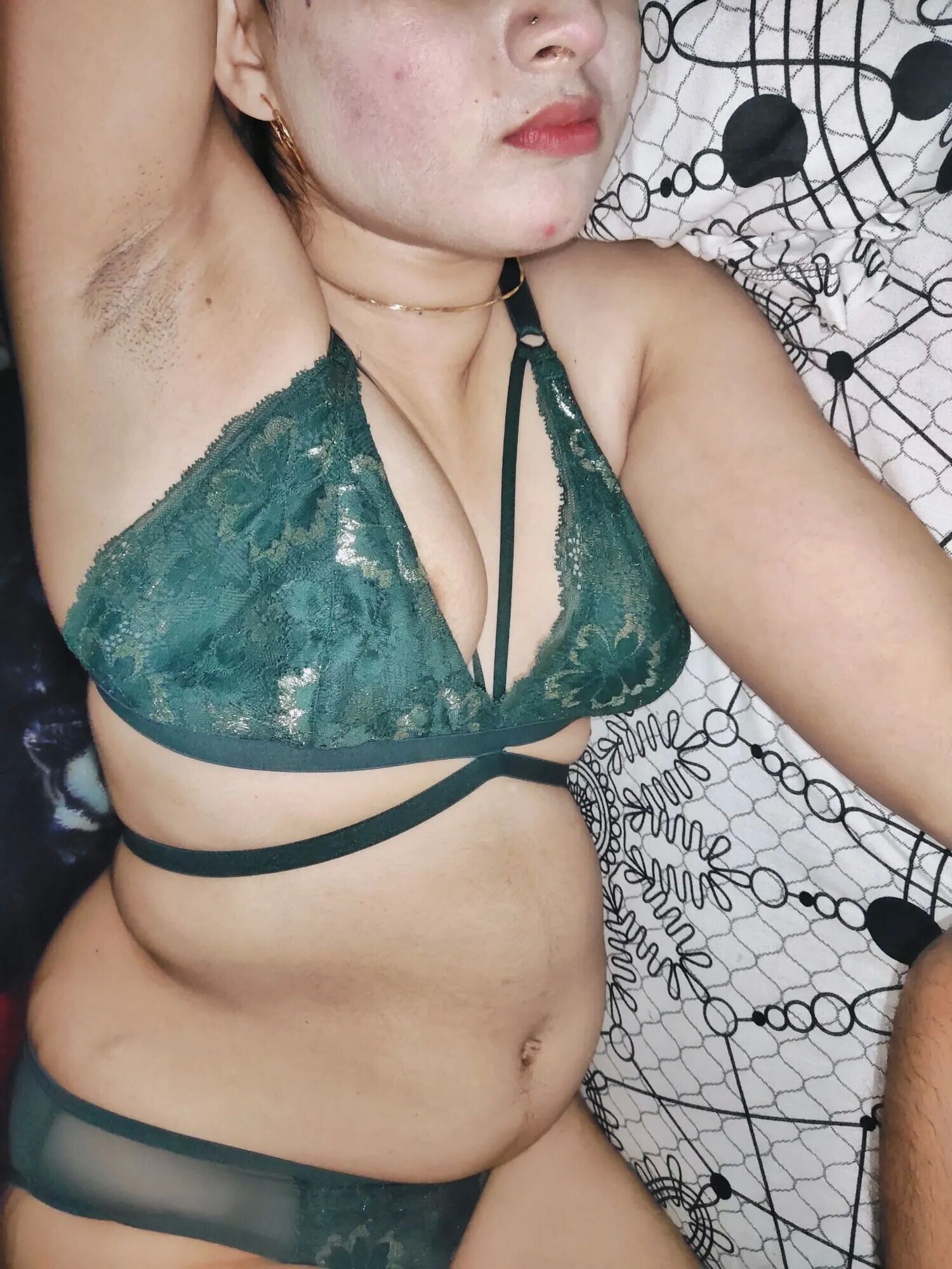 My Armpits in green bra - 12 Pics