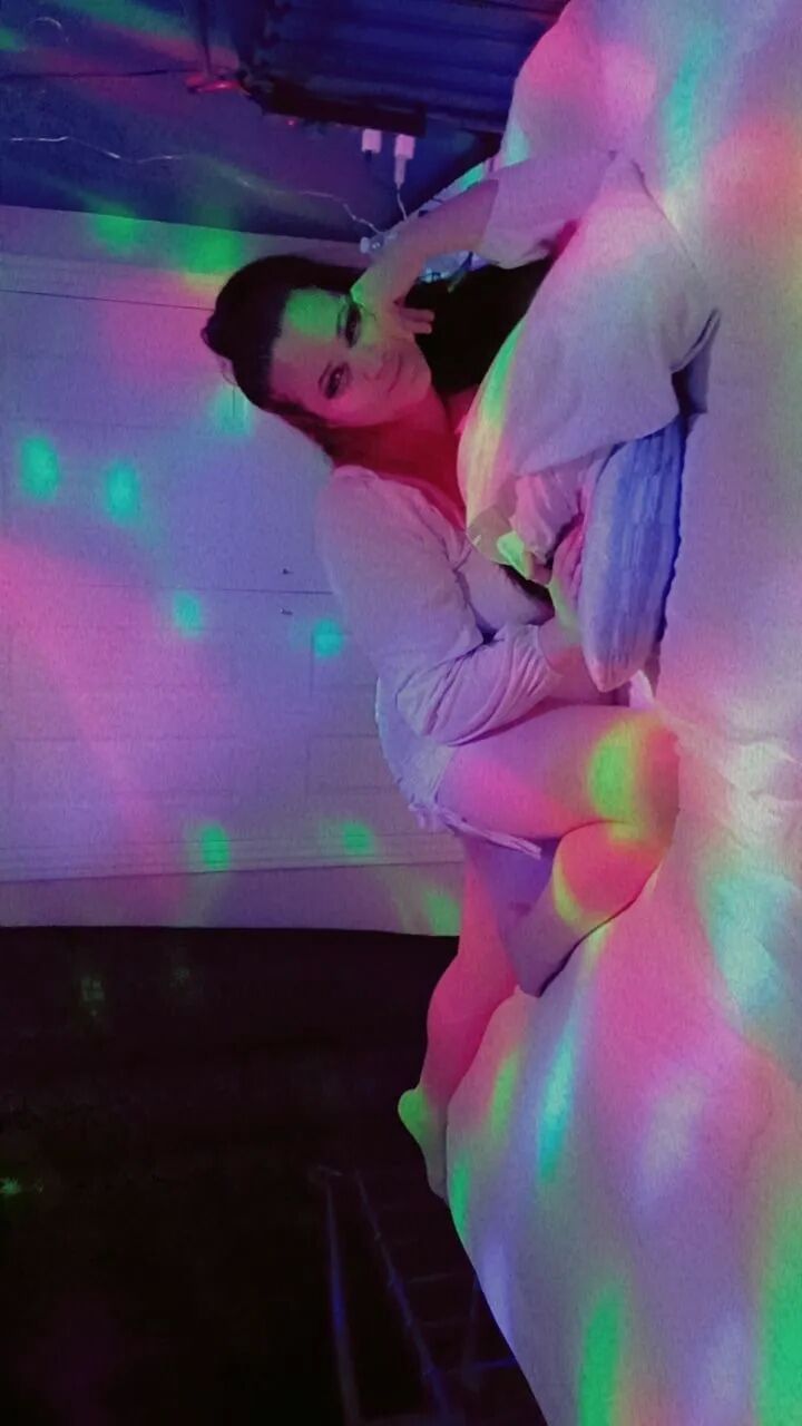 Without anything to do - 7 Pics