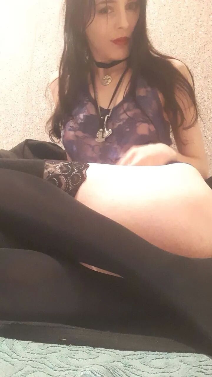 Yennefer, Play time real orgasm - 17 Pics