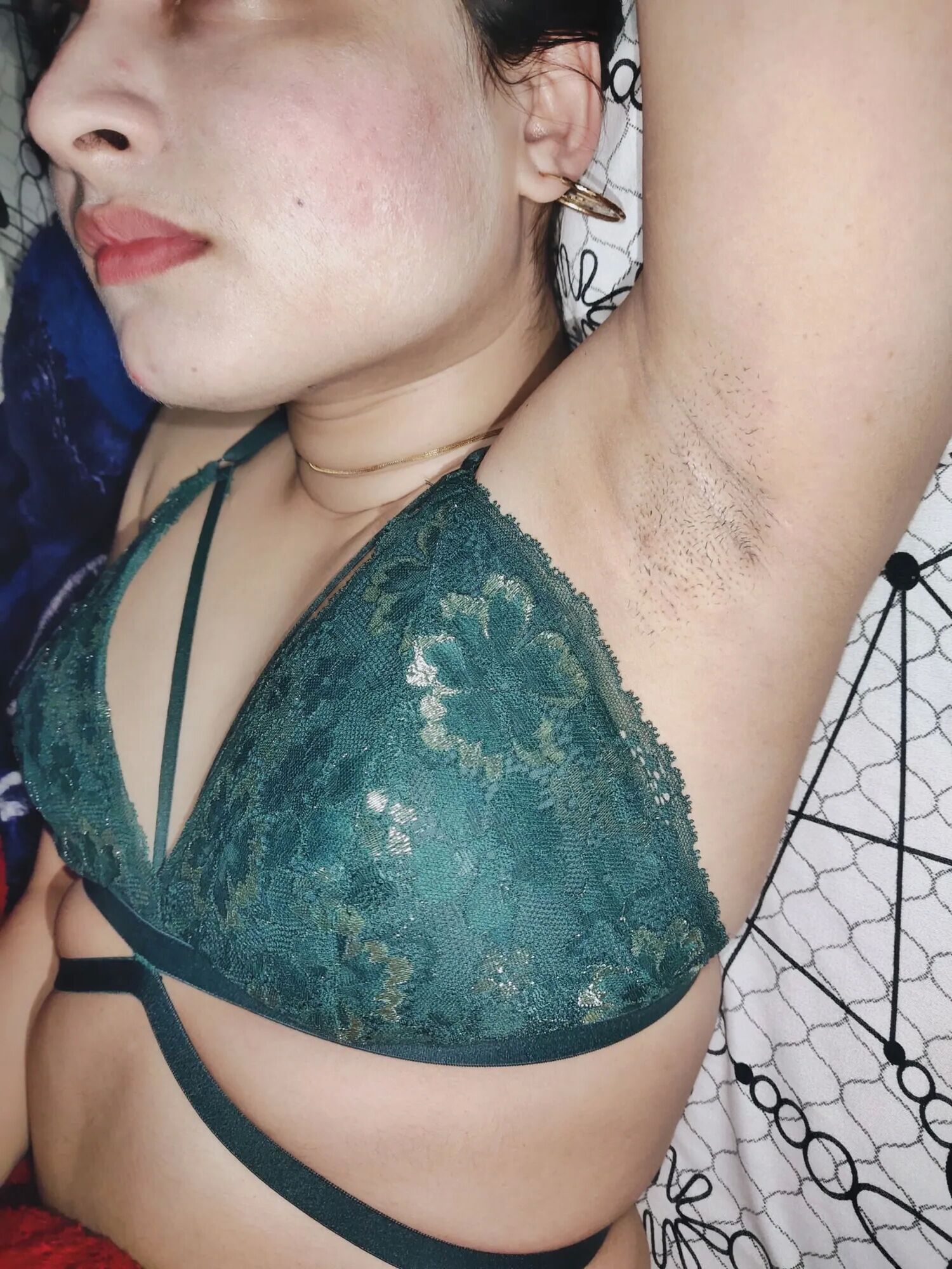 My Armpits in green bra - 12 Pics