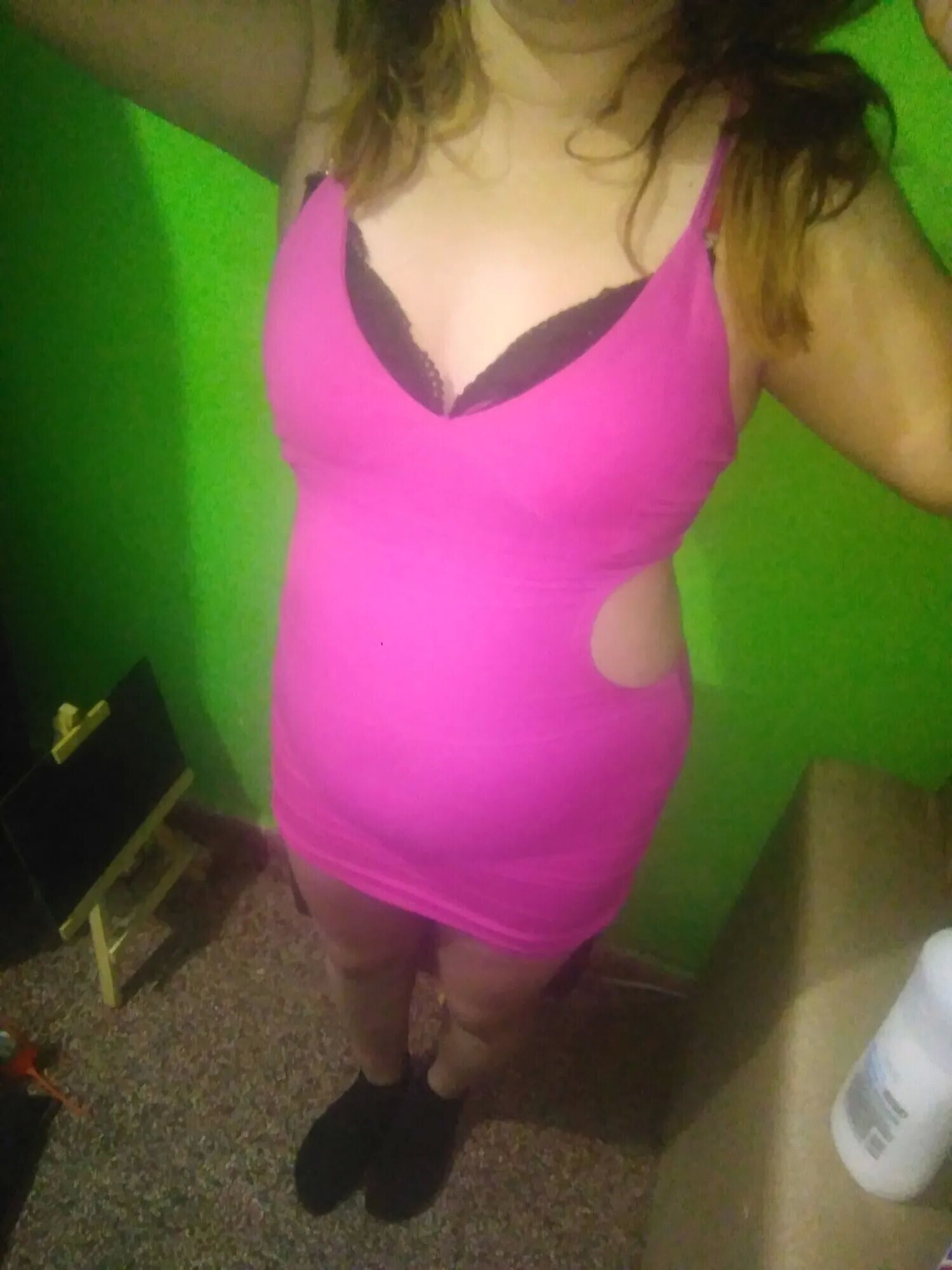 Pack 32: She tries on a short pink dress - 11 Pics