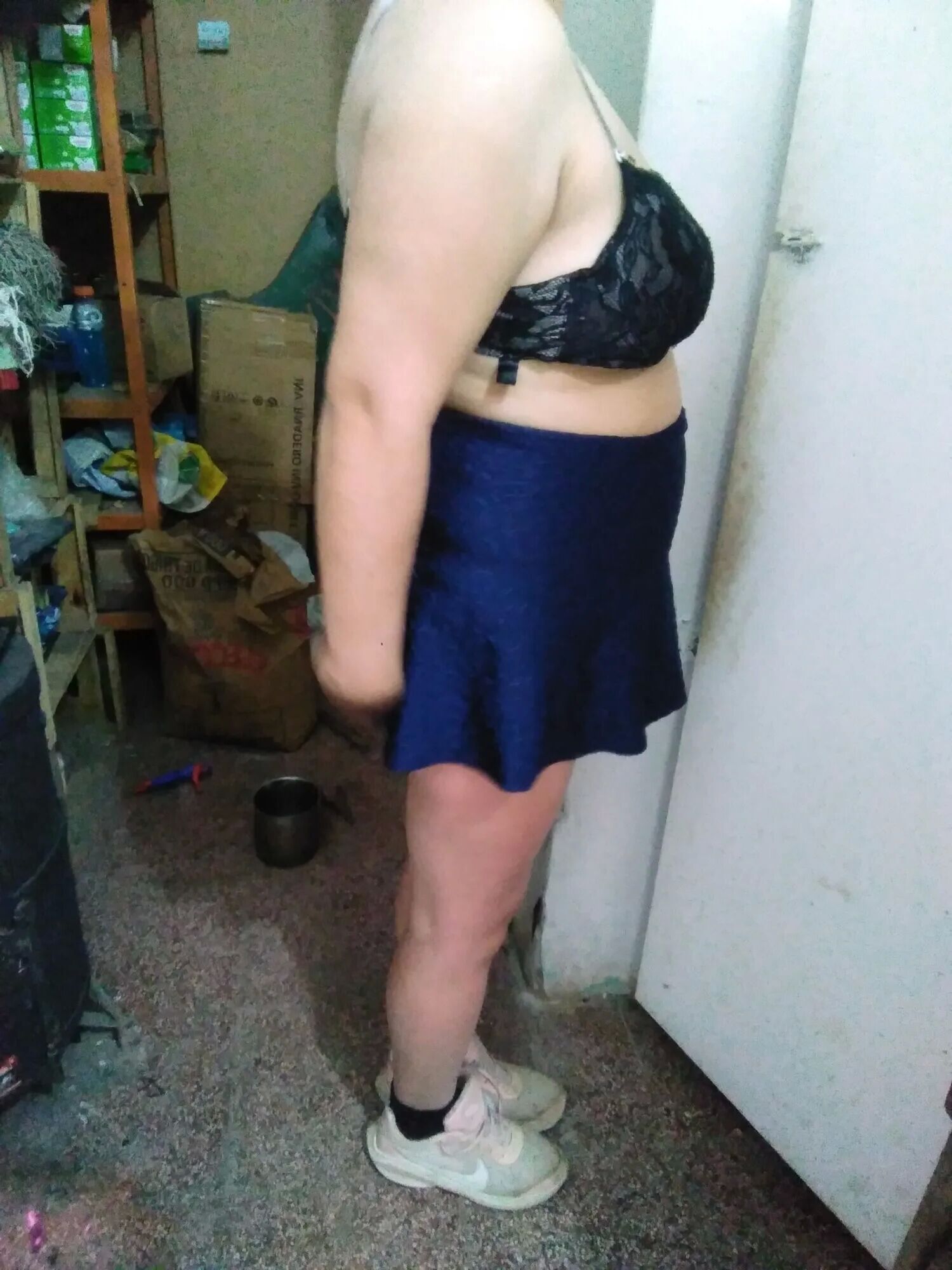 Pack 23: Se prueba una pollera y se desnuda - 46 Pics