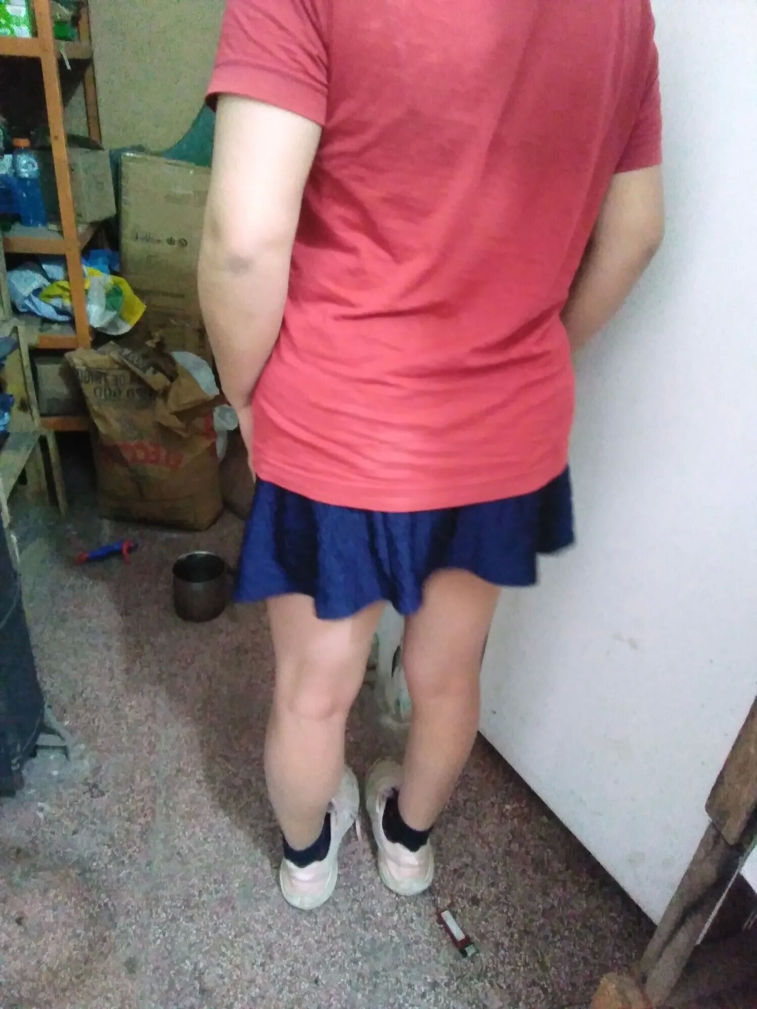 Pack 23: Se prueba una pollera y se desnuda - 46 Pics
