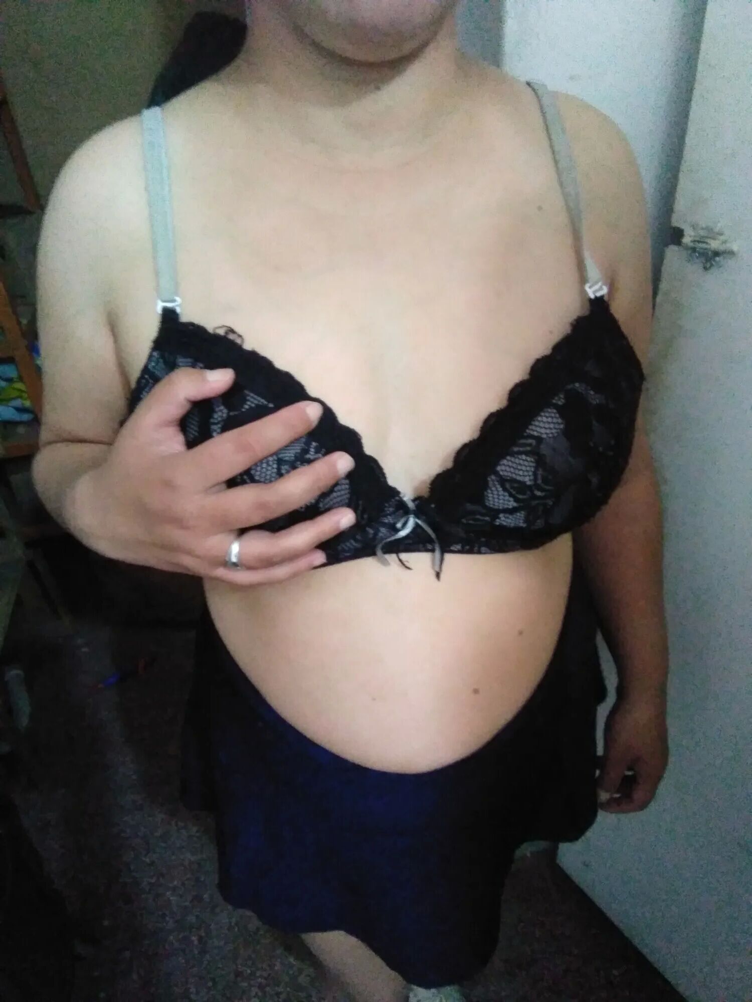 Pack 23: Se prueba una pollera y se desnuda - 46 Pics