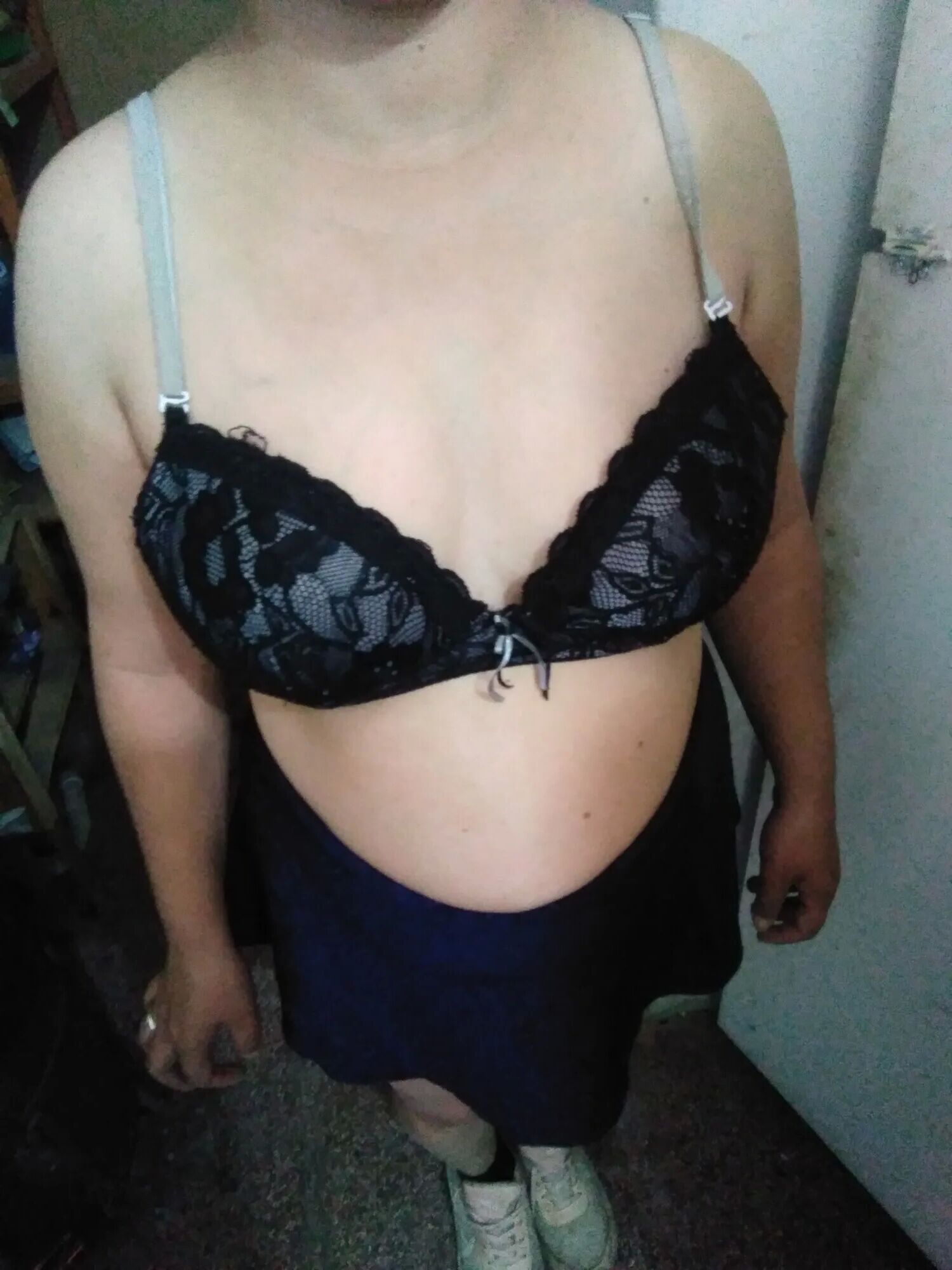 Pack 23: Se prueba una pollera y se desnuda - 46 Pics