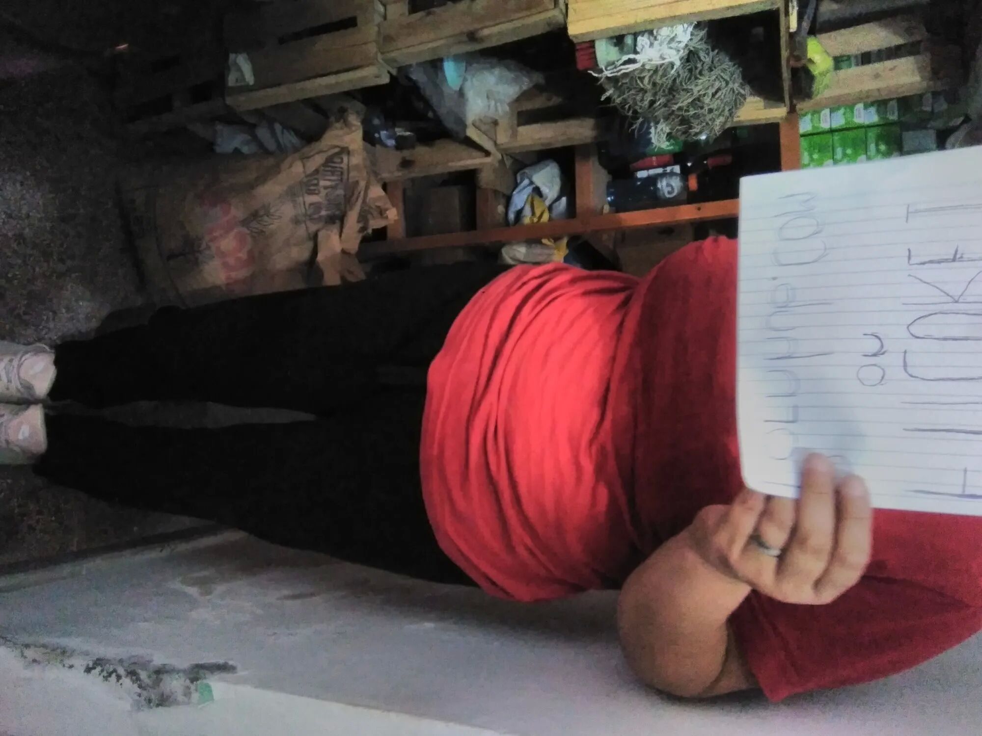 Pack 23: Se prueba una pollera y se desnuda - 46 Pics