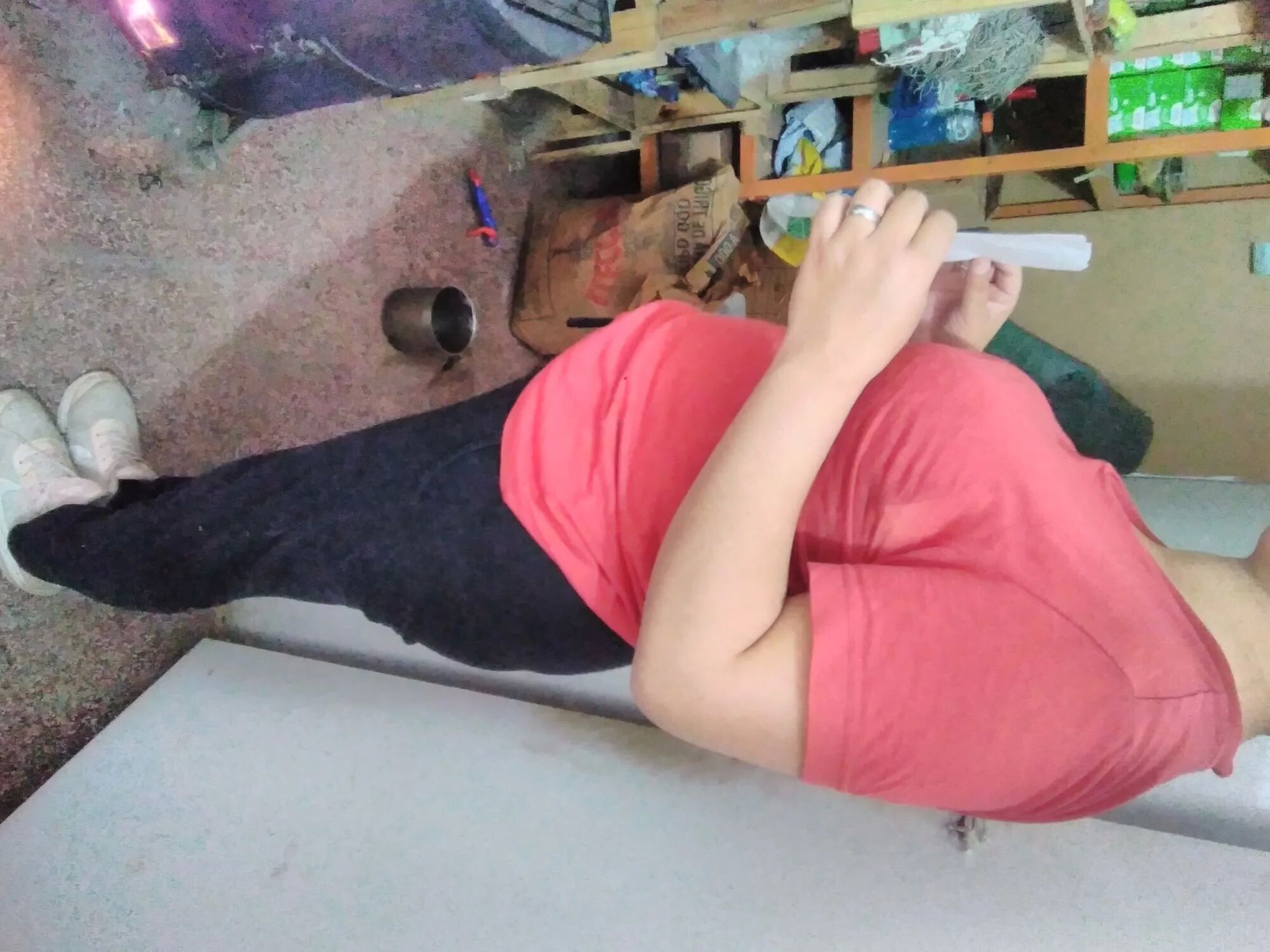 Pack 23: Se prueba una pollera y se desnuda - 46 Pics