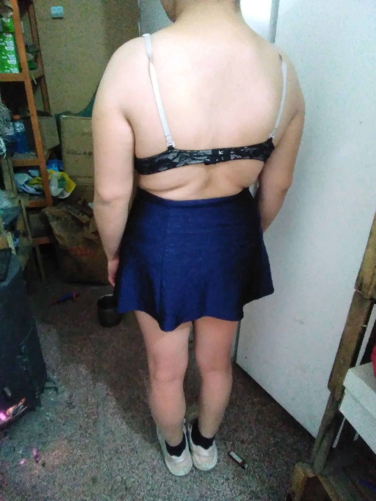 Pack 23: Se prueba una pollera y se desnuda - 46 Pics