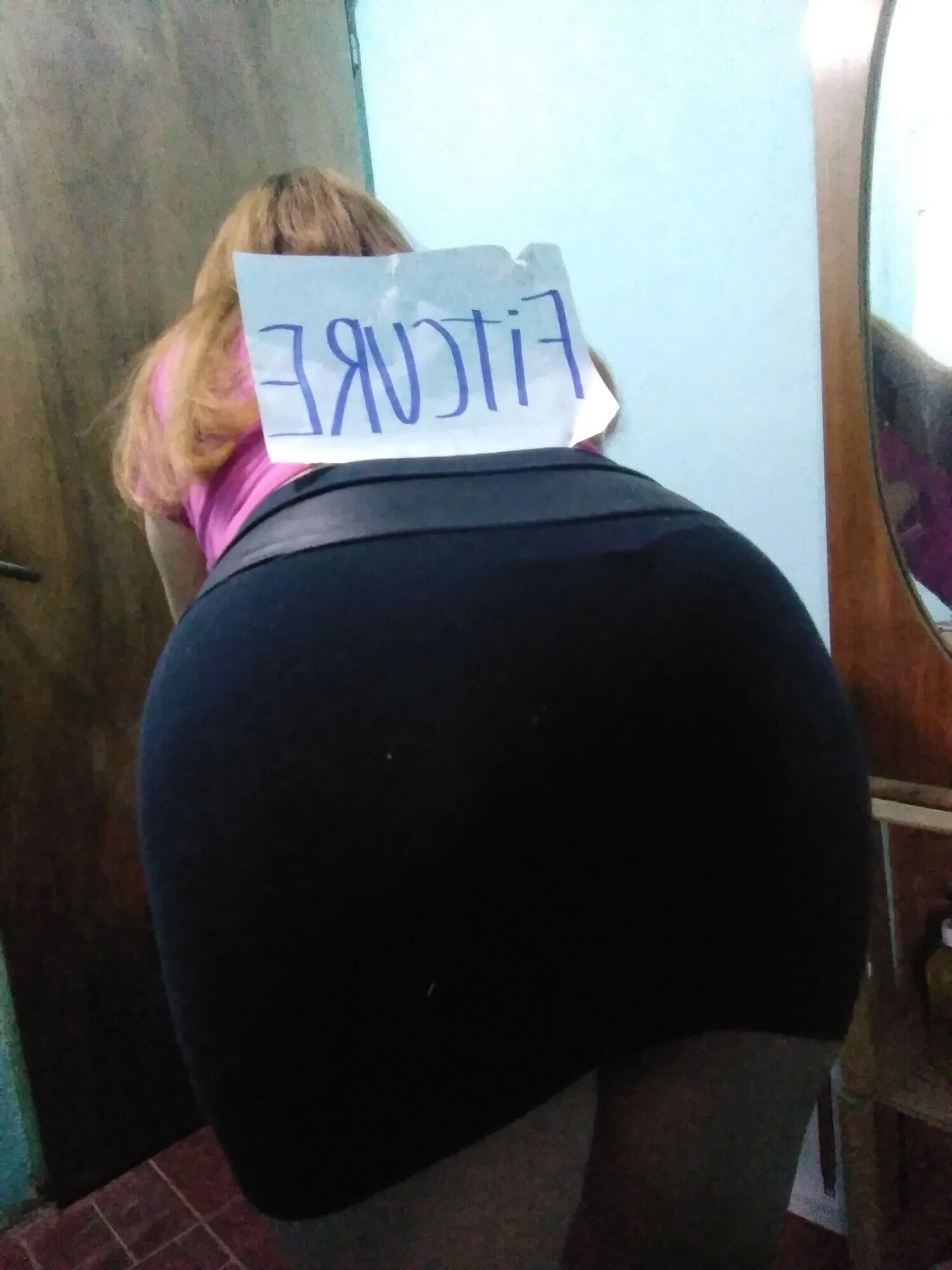Pack 18: se sube la campera y escondia eso - 51 Pics
