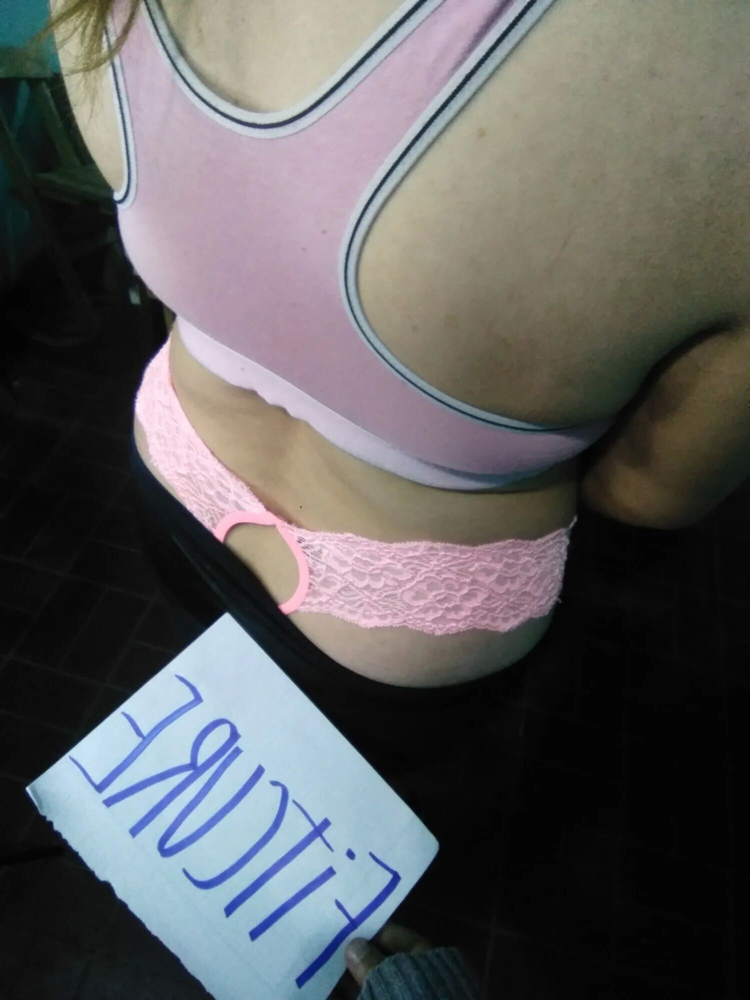 Pack 14: Se prueba tanga rosa abierta - 37 Pics
