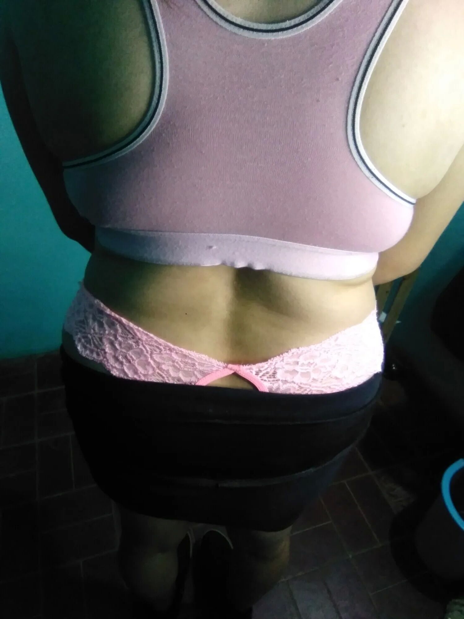 Pack 14: Se prueba tanga rosa abierta - 37 Pics