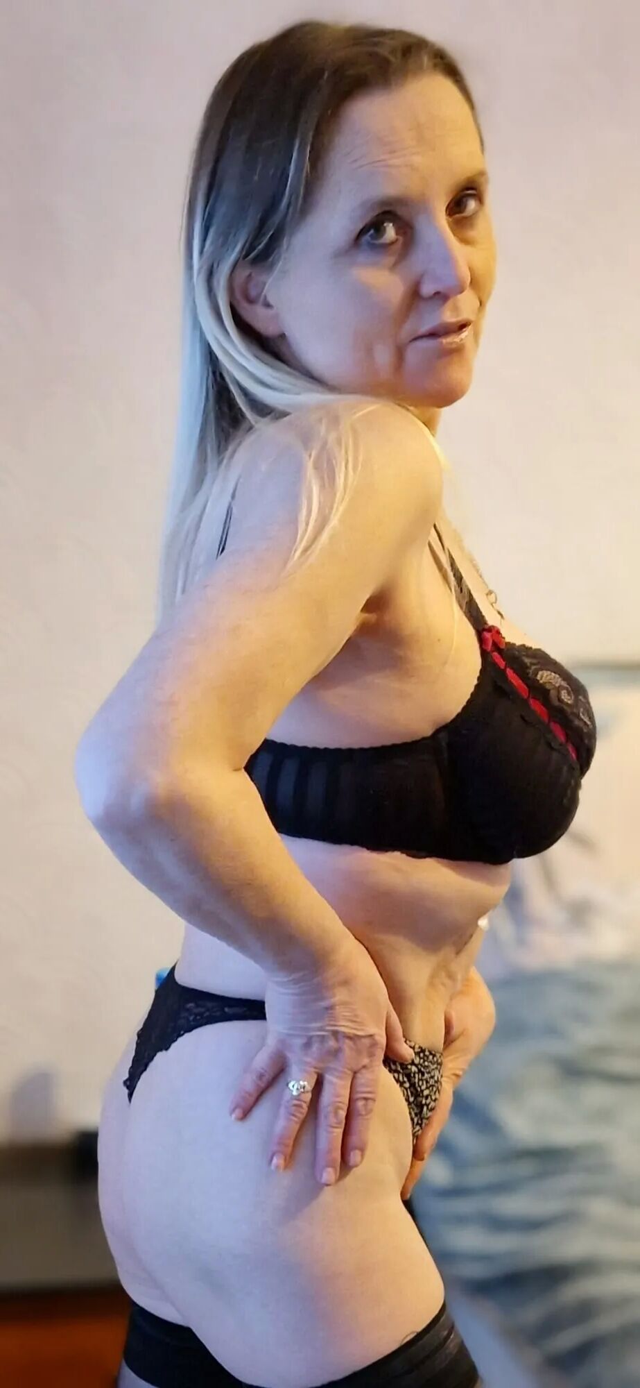 Blond MILF - 7 Pics