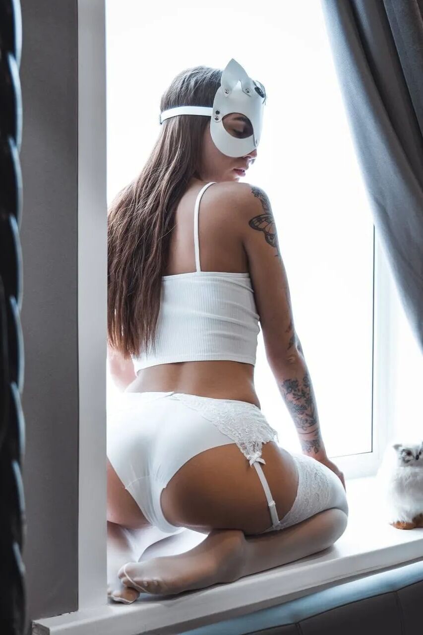 Girl in the white - 12 Pics