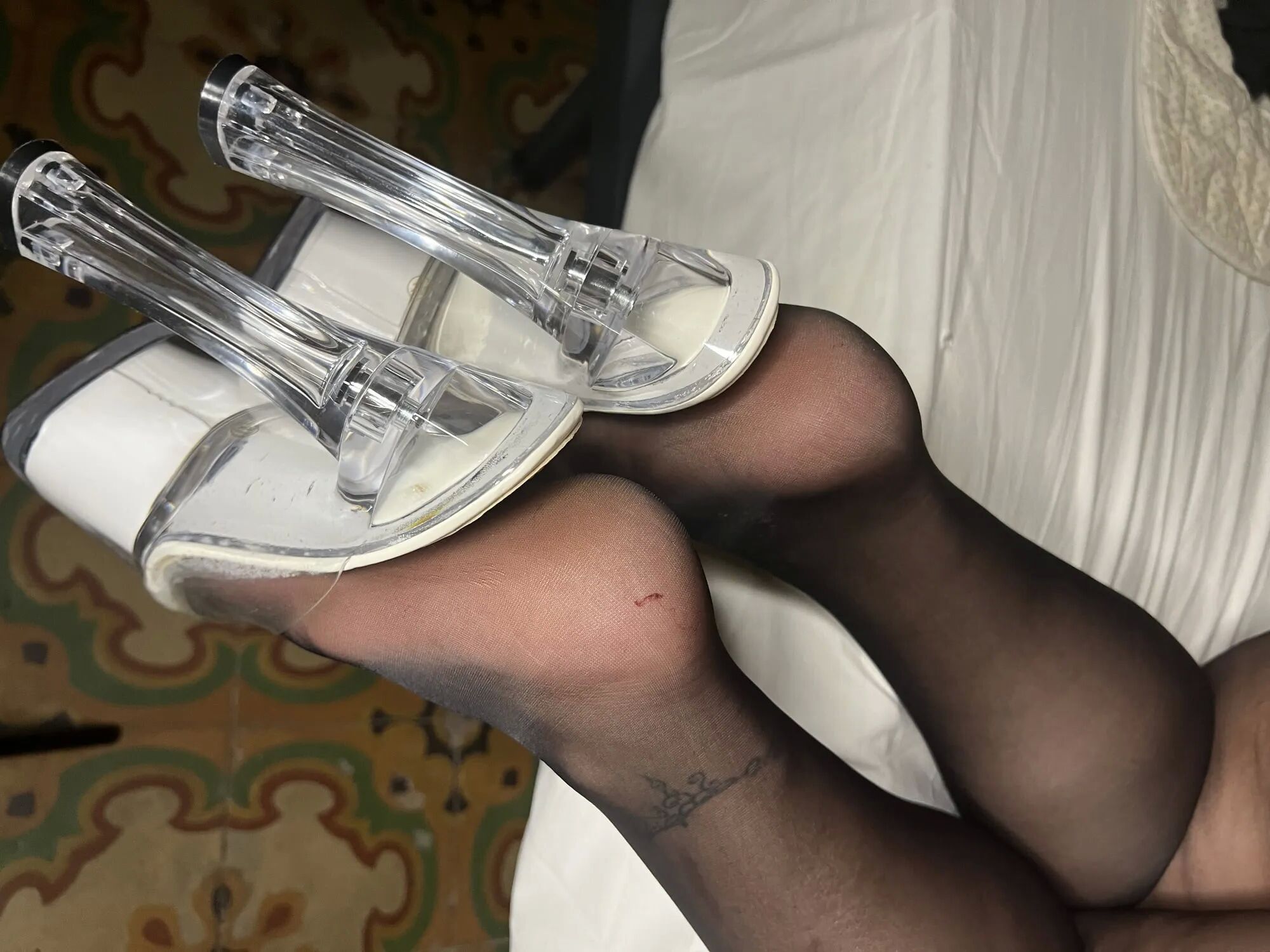 Nylon Footjob - 14 Pics