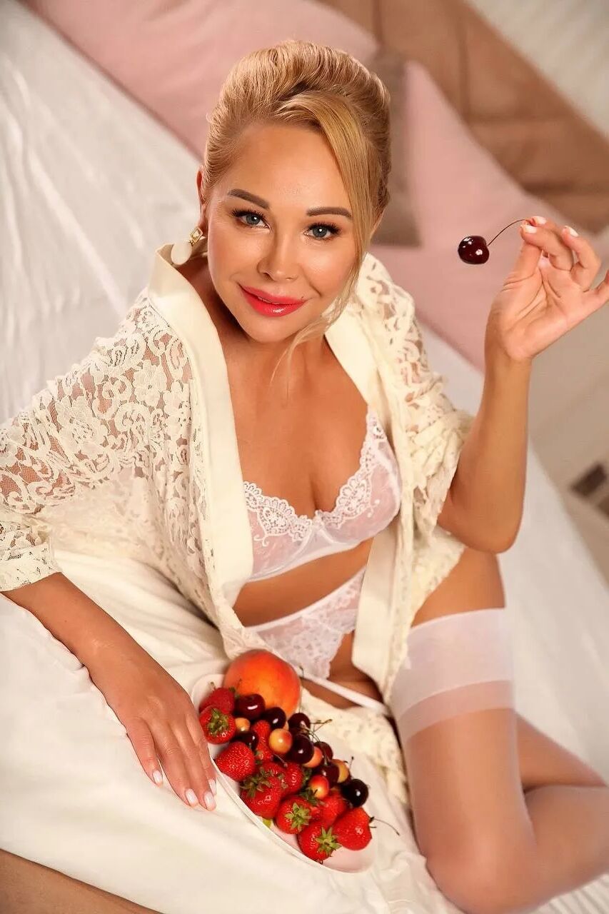 Yana Minetti. The best adventure of your dick! - 01 - 9 Pics