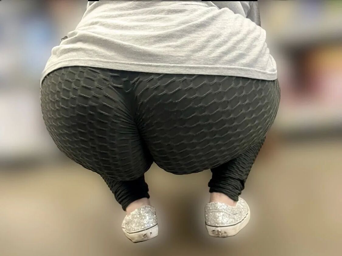 Just Rach’s Booty - 17 Pics