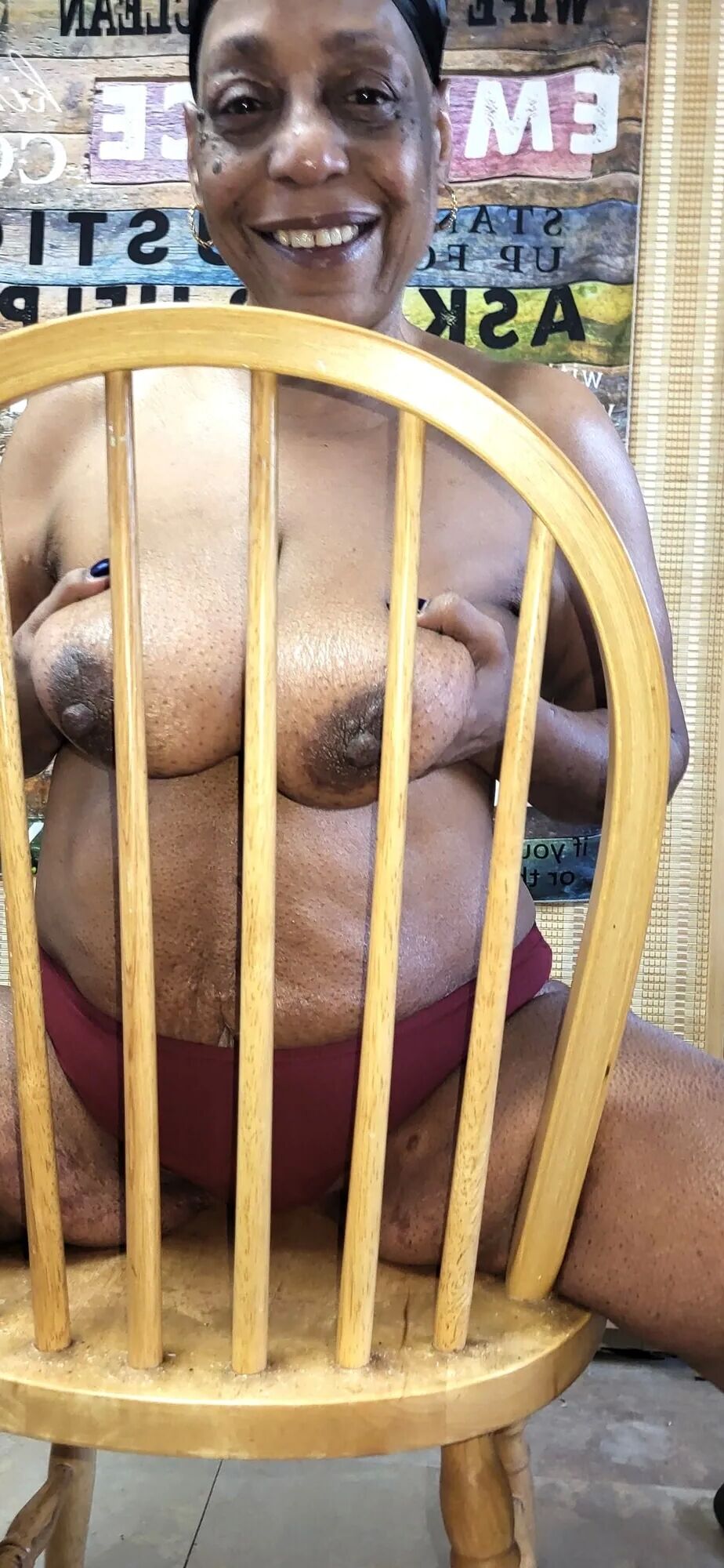 Tits in a chair - 8 Pics