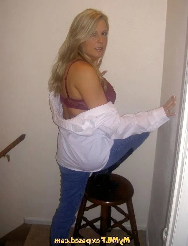 My MILF Exposed - My hot sexy wife ready to go - 21 Pics