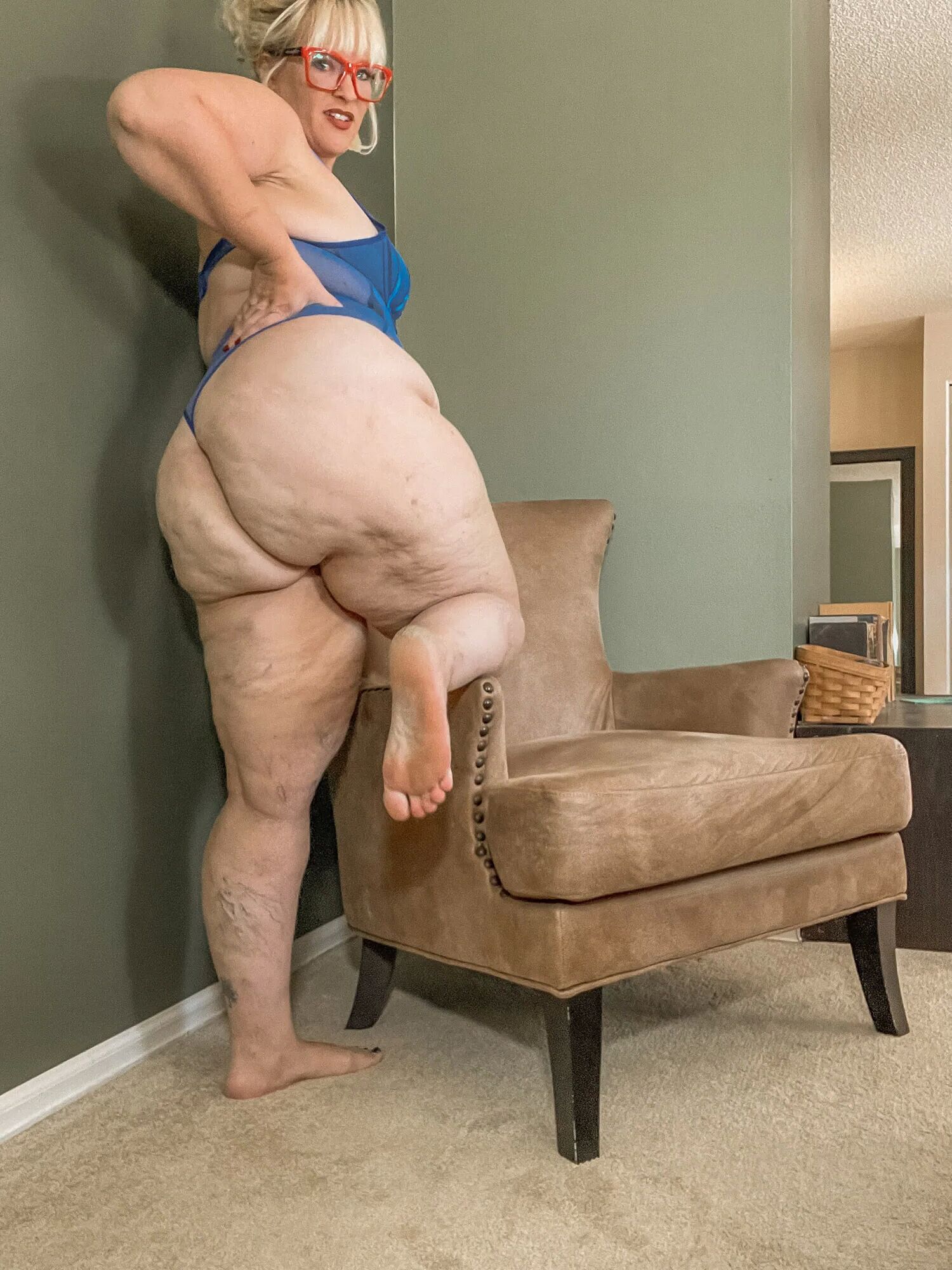 No Makeup, Alice is Gorgeous in Yoga Pants - 26 Pics