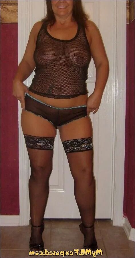 MyMILFexposed Tanned mom - MyMILFexposed.com - 20 Pics