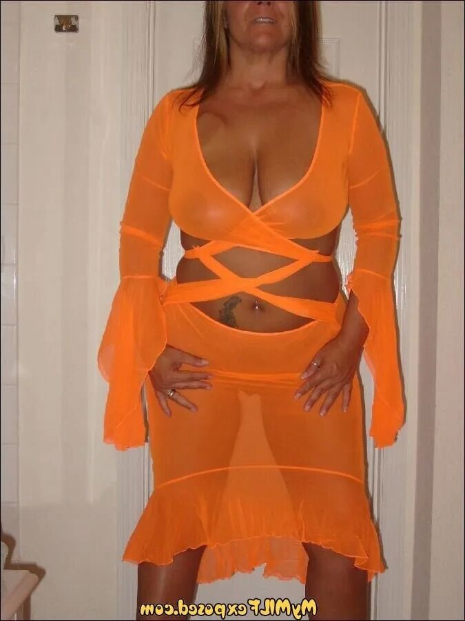 MyMILFexposed Tanned mom - MyMILFexposed.com - 20 Pics