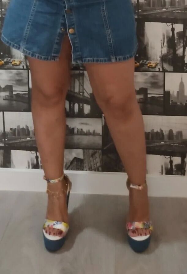 Feet and heels - 27 Pics